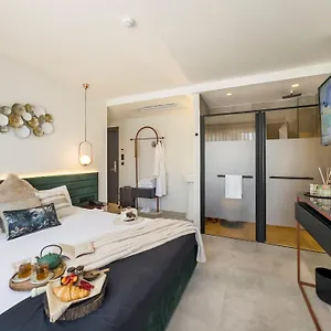 The One Living - Adult Only Hotel